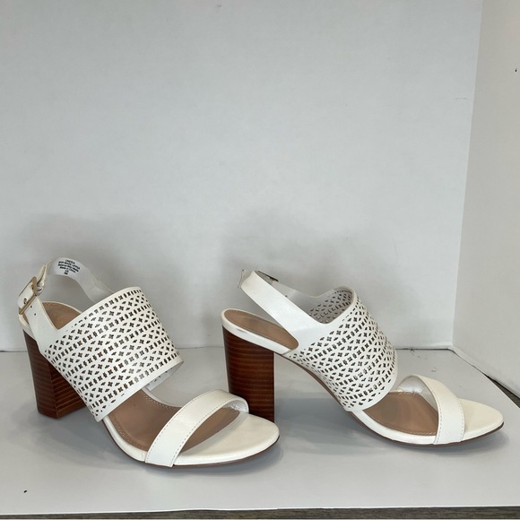 Kelly & Katie White Women's Heeled Sandals open toe. Size 9. One flaw-see pic. - Picture 6 of 13